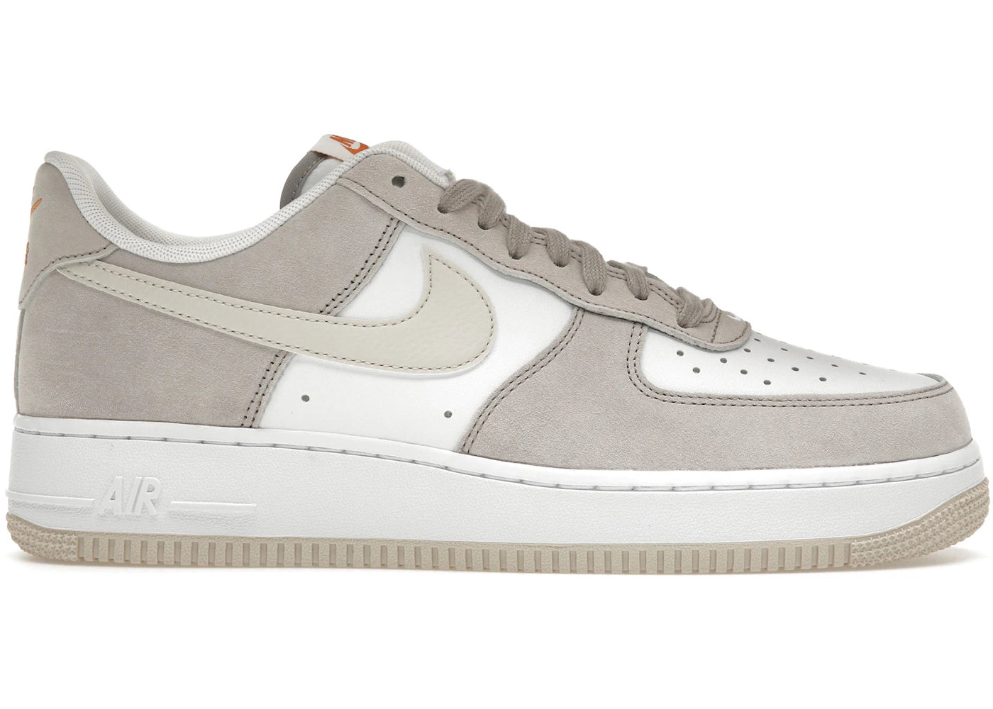 Nike Air Force 1 Low '07 - Gris universitaire, Marron bois clair