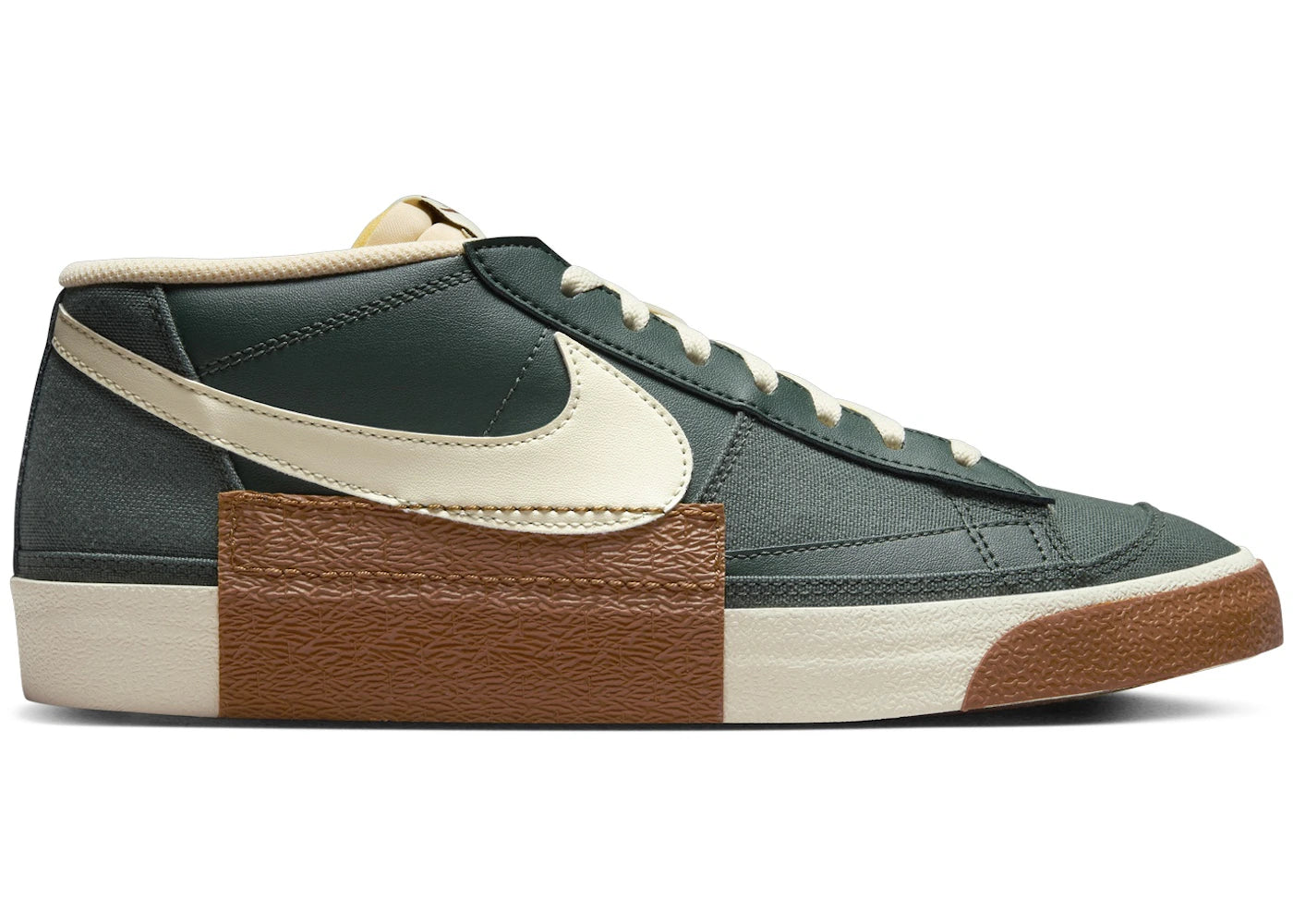 Nike Blazer Low Pro Club - Vert Vintage Clair British Tan Gum Marron Foncé Lait de Coco