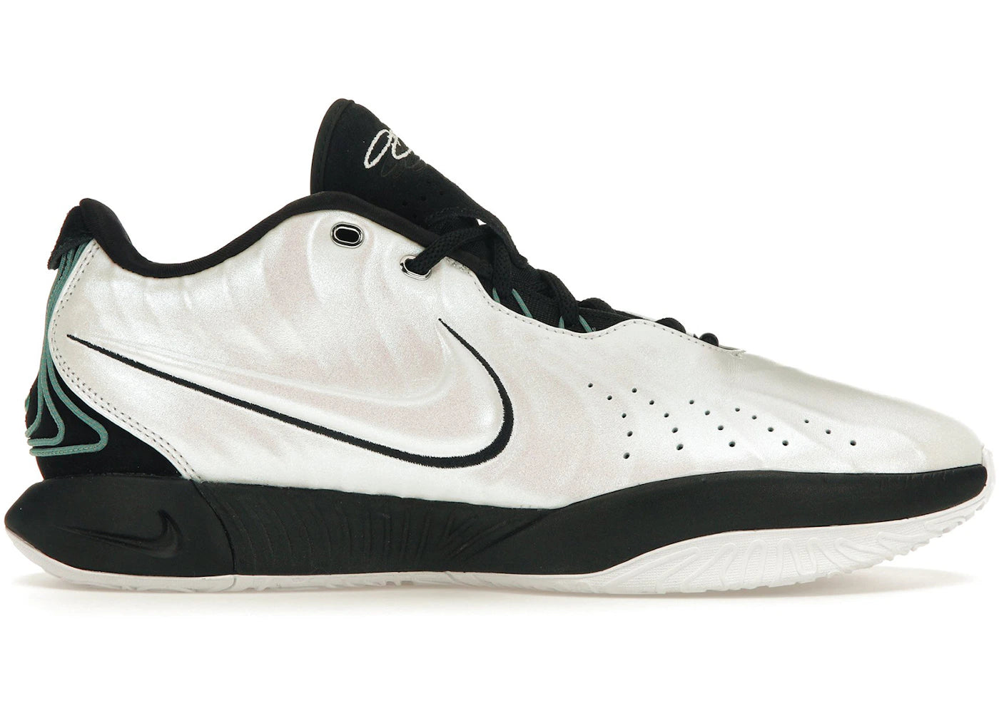 Nike LeBron 21-Conchiolin