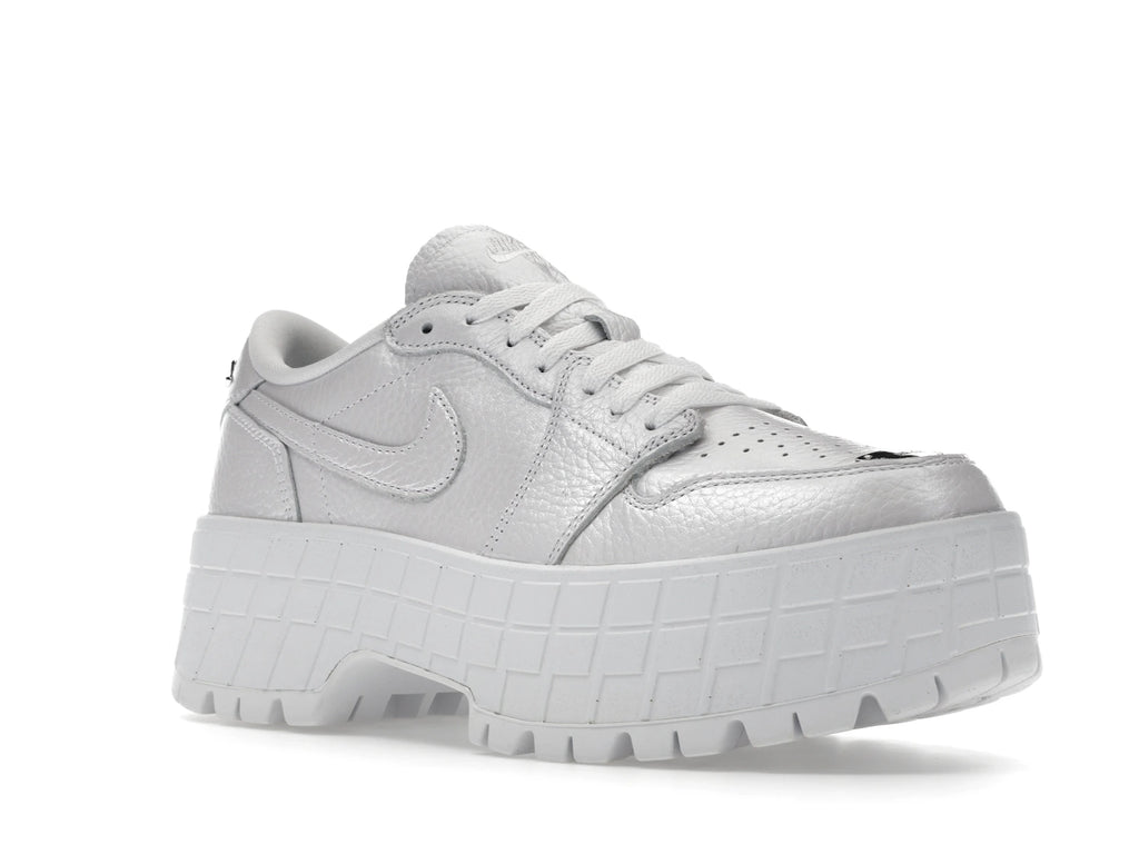 Jordan 1 Brooklyn Low White Metallic Silver - alternate angle 2