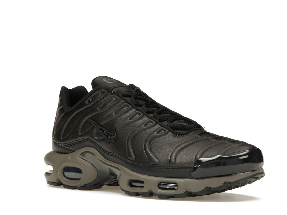 Nike Air Max Plus Premium Paris - alternate angle 2