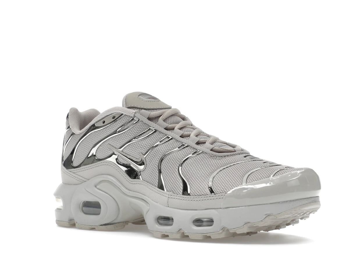 Nike Air Max Plus Light Iron Ore Gym Red Smoke Grey Metallic Silver - alternate angle 2