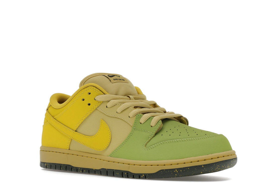 Nike SB Dunk Low Pro Hatch Chili - alternate angle 2