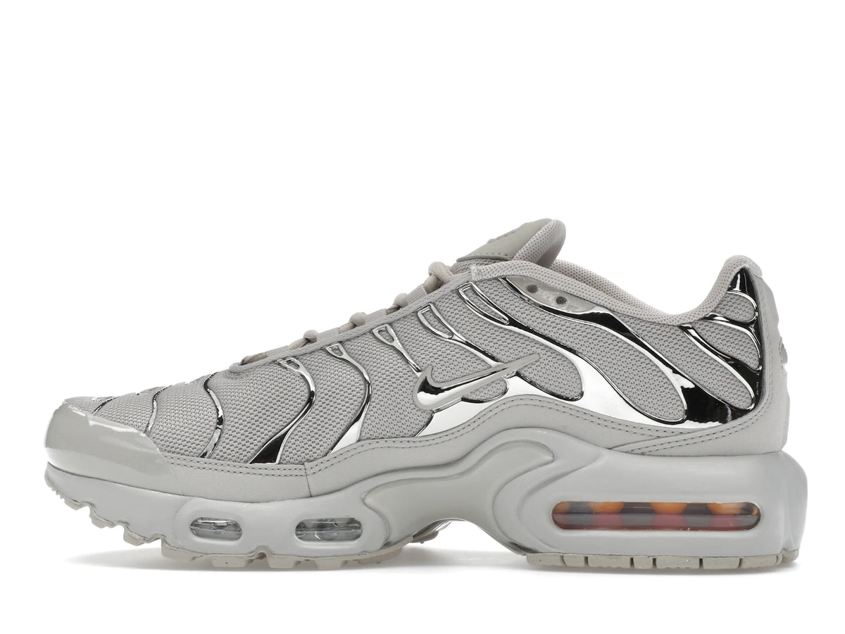 Nike Air Max Plus Light Iron Ore Gym Red Smoke Grey Metallic Silver - alternate angle 1