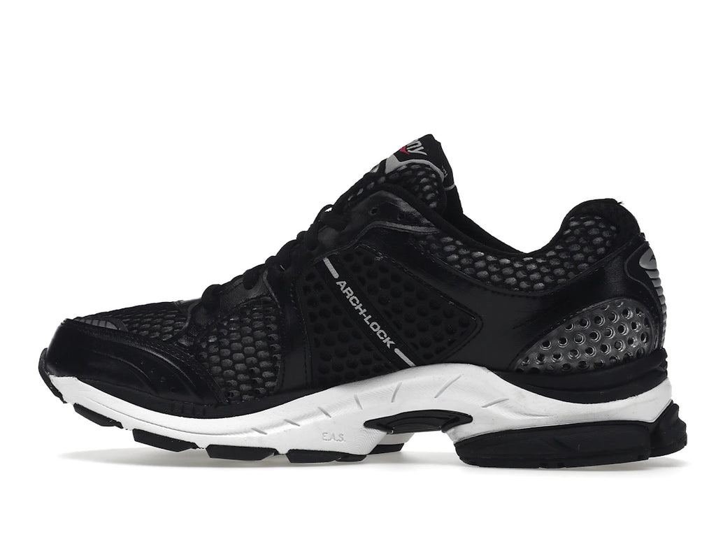 Saucony ProGrid Triumph 4 Black - alternate angle 1