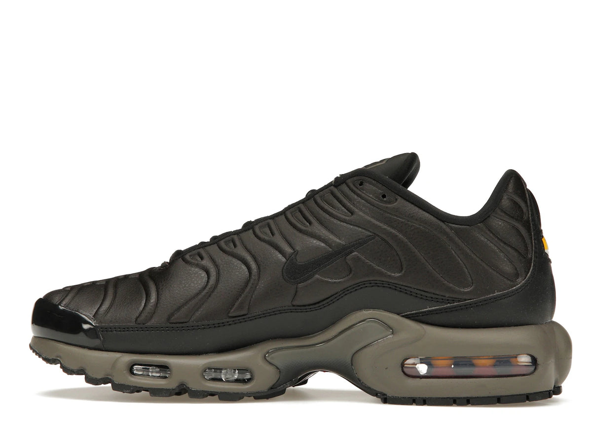 Nike Air Max Plus Premium Paris - alternate angle 1