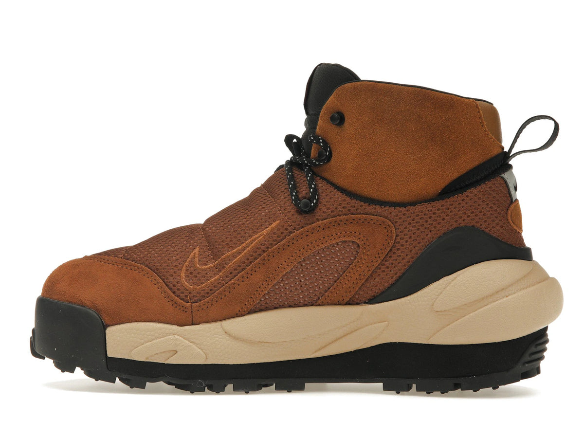 Nike Magmascape SP sacai Light British Tan - alternate angle 1