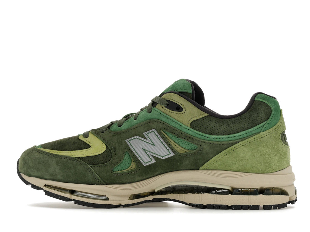 New Balance 2011 Kith Leaf Green - alternate angle 1