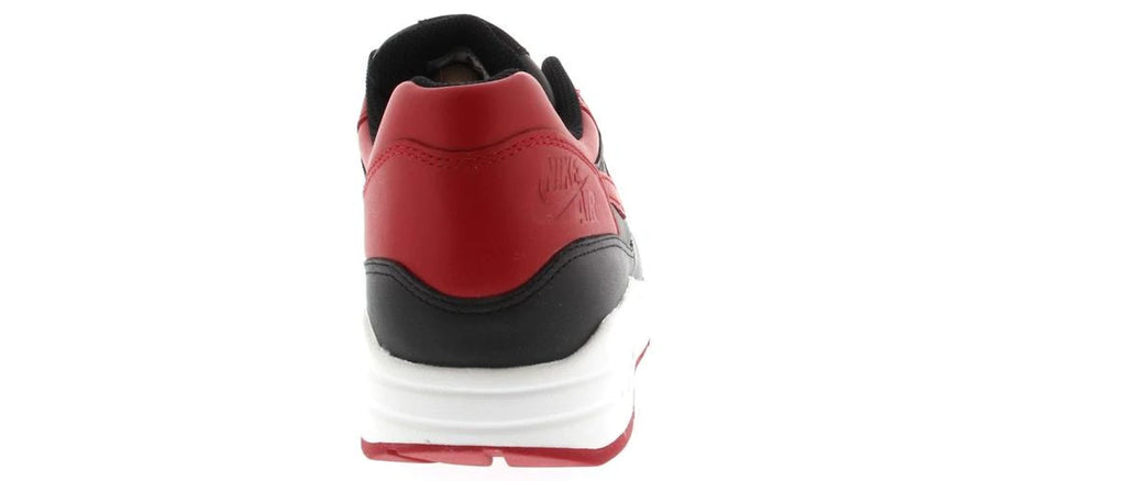 Nike Air Max 1 Bred - alternate angle 1