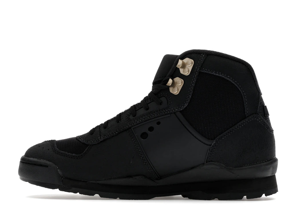 Nike Baltoro Black Metallic Gold